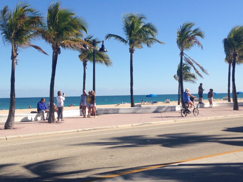 ftlauderdalebeach - Strong College Students Moving